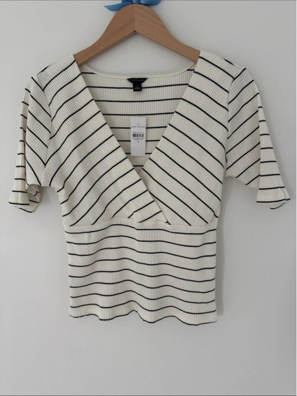 NWT. Ann Taylor Cream and Black Striped V-Neck Ribbed Crop Top Size Medium